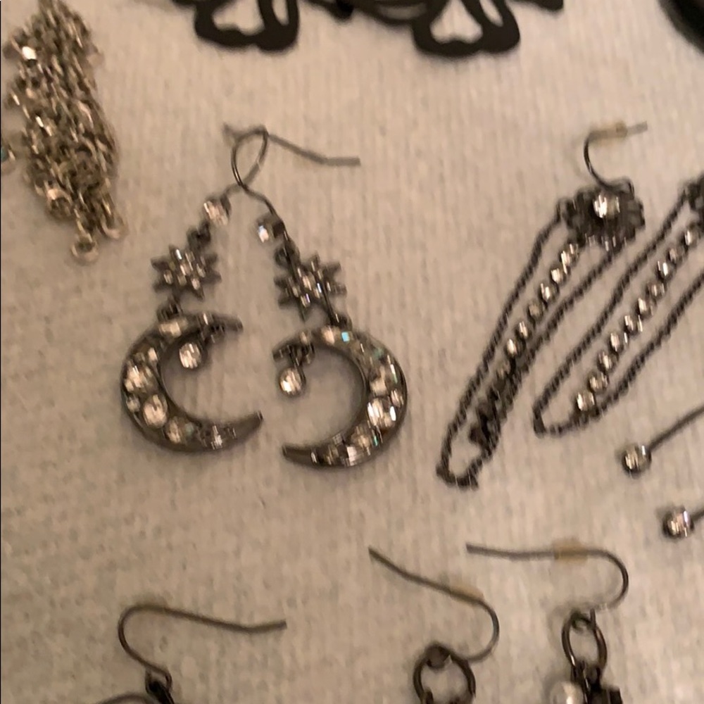 Jewelry - Picture 6 of 8